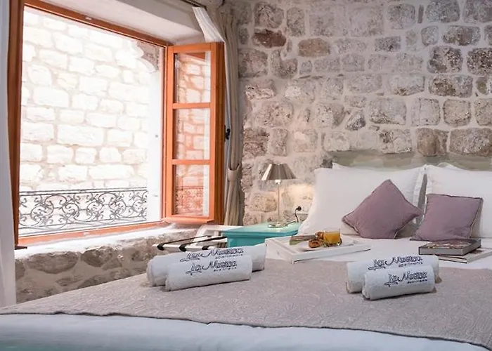 Auroom Superior & Terrace- Old Town Daire *